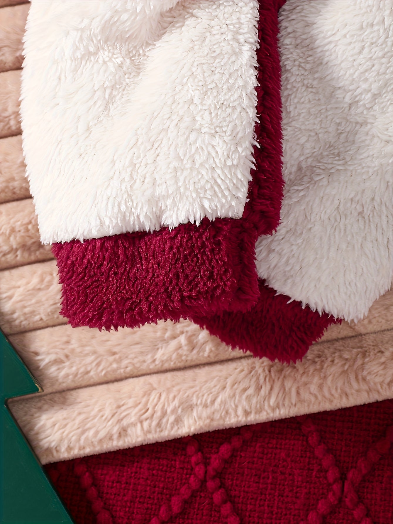 Macacão de Inverno com Capuz de Rena de Pelúcia para Meninos - Fecho de Zíper Acolchoado em Lã Suave, Vermelho e Estampado com Animais com Corno e Design de Flocos de Neve, para Exterior, Roupa de Inverno para Bebés, Roupa de Inverno para Crianças Pequenas