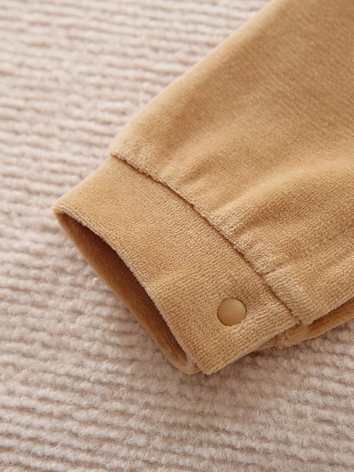 Discover the Cozy Reindeer Baby Jumpsuit at Toosly. Perfect for holiday warmth and fun. Soft, safe, and adorable.