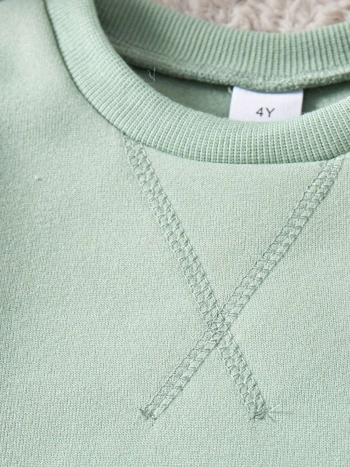 Discover the Cozy Color Block Hoodie Set for Boys from Toosly. Perfect for autumn and winter, this set offers warmth and style. Shop now!