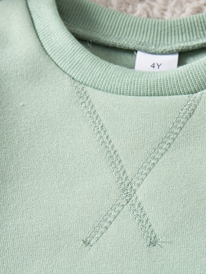 Discover the Cozy Color Block Hoodie Set for Boys from Toosly. Perfect for autumn and winter, this set offers warmth and style. Shop now!