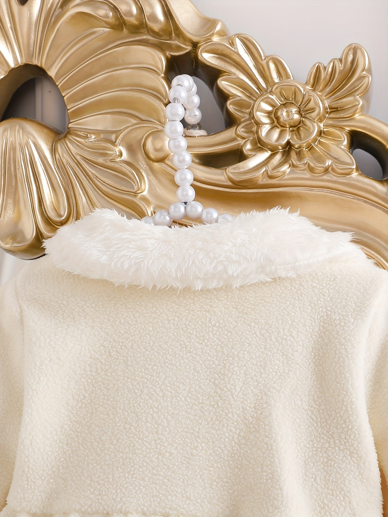 Discover warmth and elegance with our Cozy Beige Plush Cardigan, designed for girls. Perfect for autumn and winter, with velvet accents and a large bow.