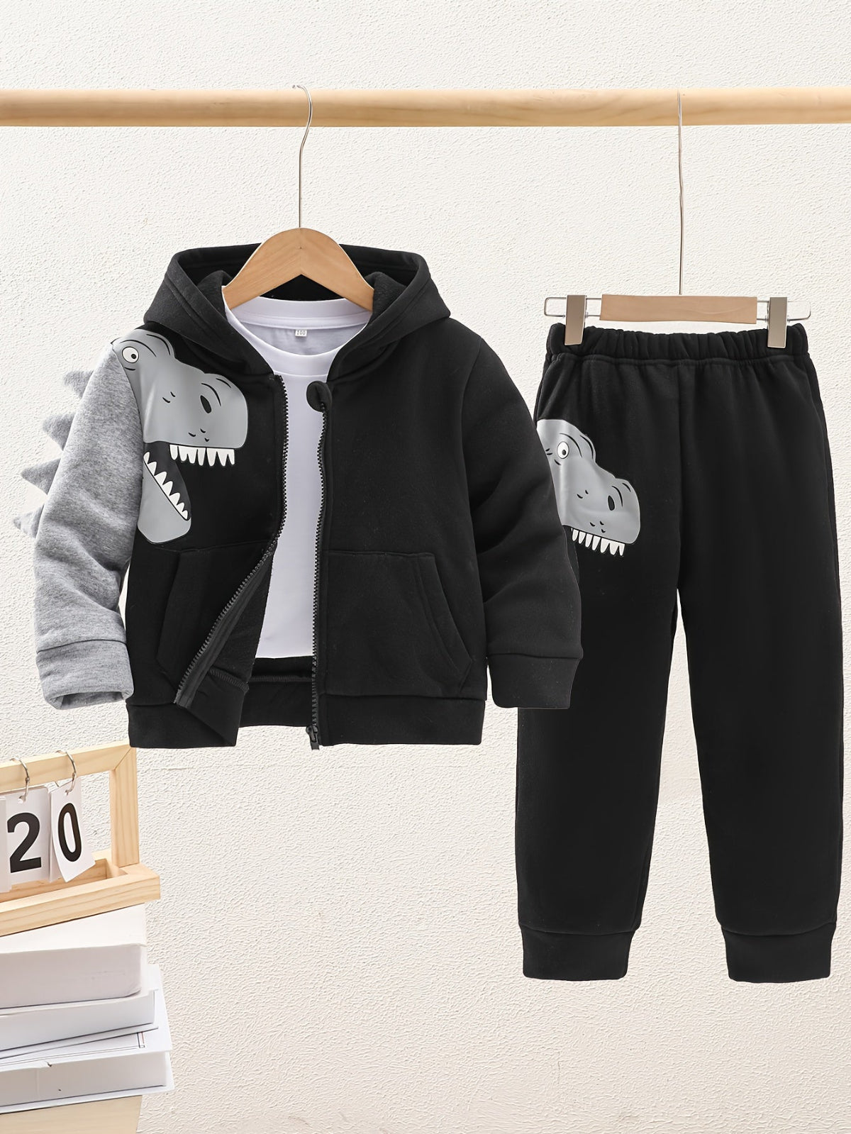 Explore joy and comfort with our Dinosaur Hoodie Set for Kids. Perfect for playful adventures. Toosly: care and safety in every detail.