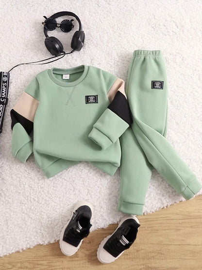 Discover the Cozy Color Block Hoodie Set for Boys from Toosly. Perfect for autumn and winter, this set offers warmth and style. Shop now!