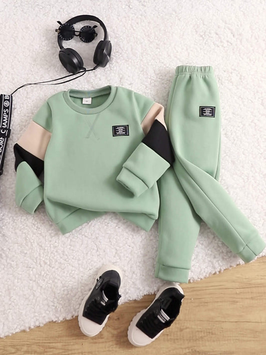 Discover the Cozy Color Block Hoodie Set for Boys from Toosly. Perfect for autumn and winter, this set offers warmth and style. Shop now!