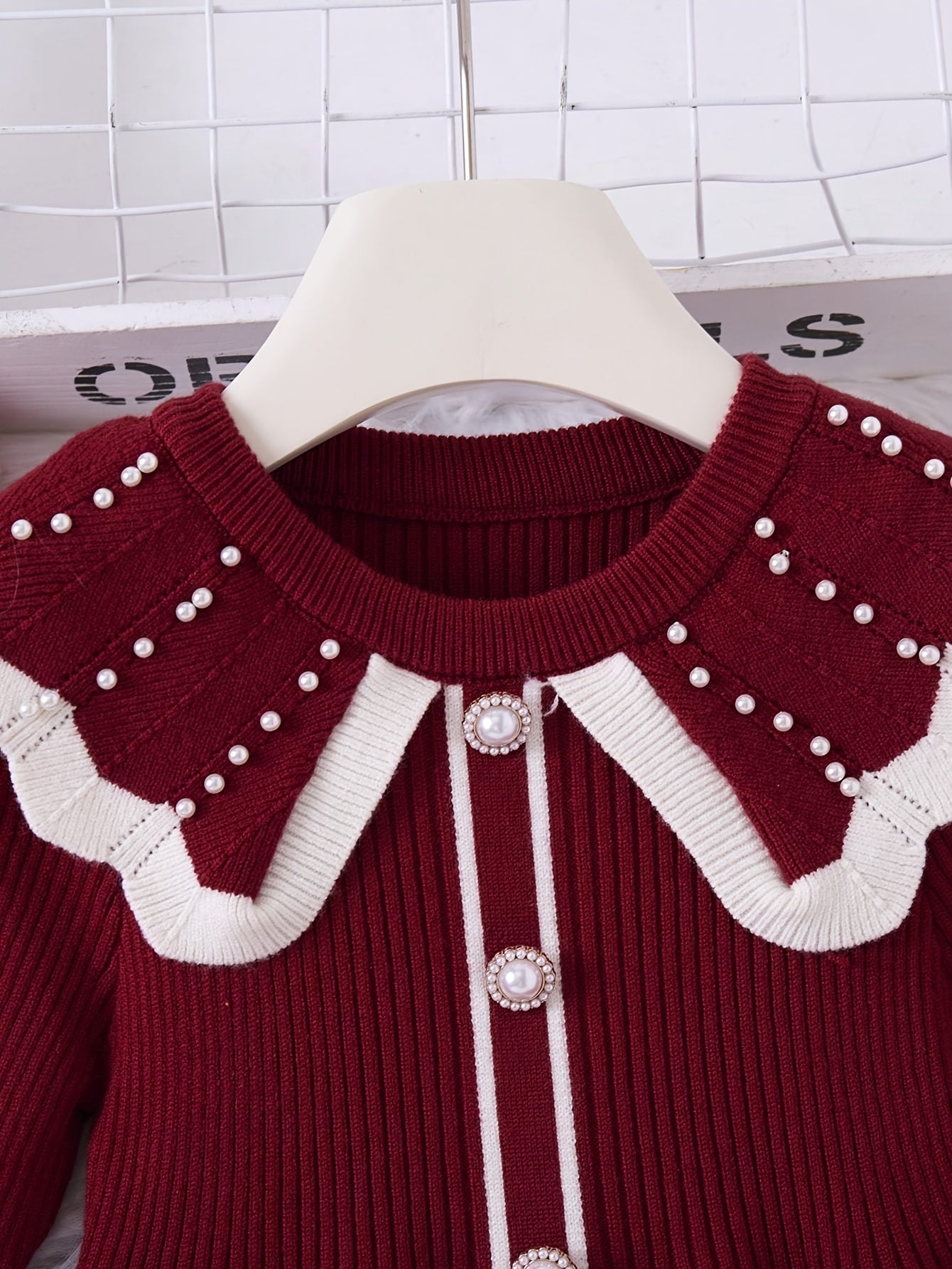 Discover the Charming Red Sleeveless Princess Dress, perfect for making your little one feel special. Ideal for parties and casual outings. Toosly: care and safety in every detail.