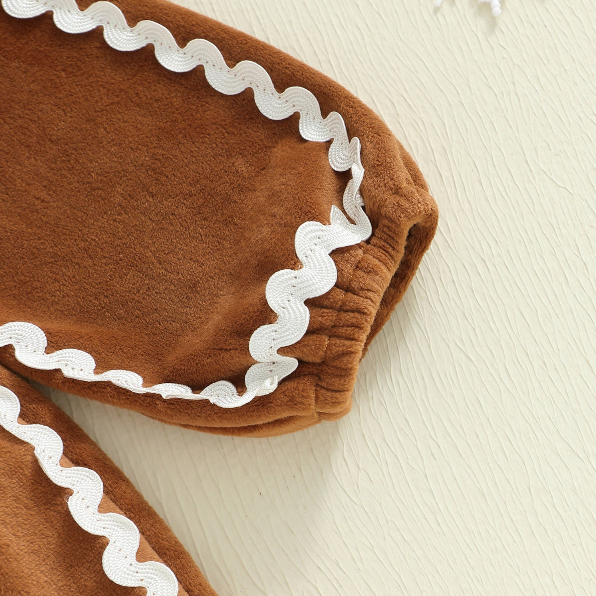 Discover the Charming Holiday Romper for Baby Girls. Soft, cozy, and perfect for festive moments. Ideal for 0-18 months.