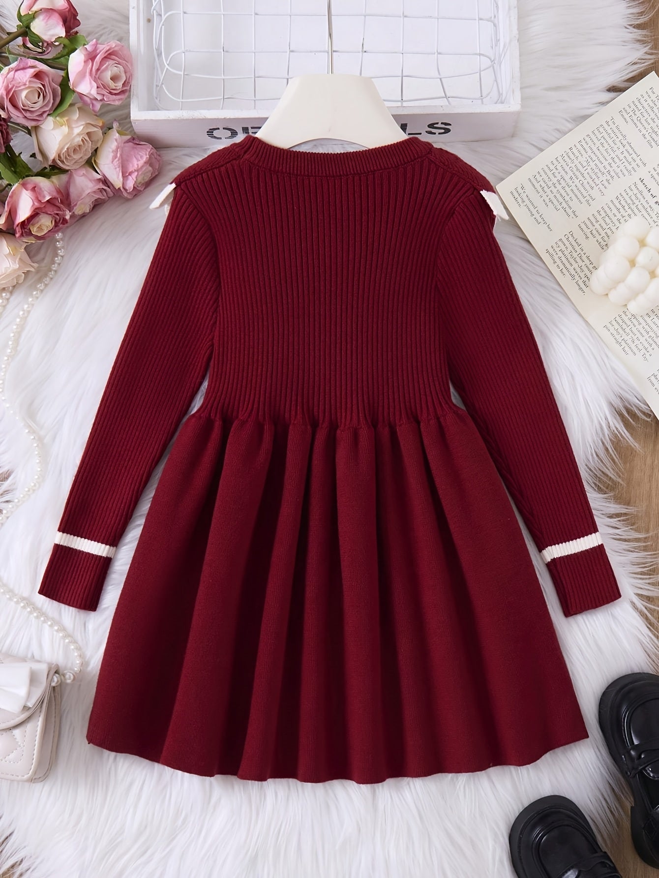 Discover the Charming Red Sleeveless Princess Dress, perfect for making your little one feel special. Ideal for parties and casual outings. Toosly: care and safety in every detail.