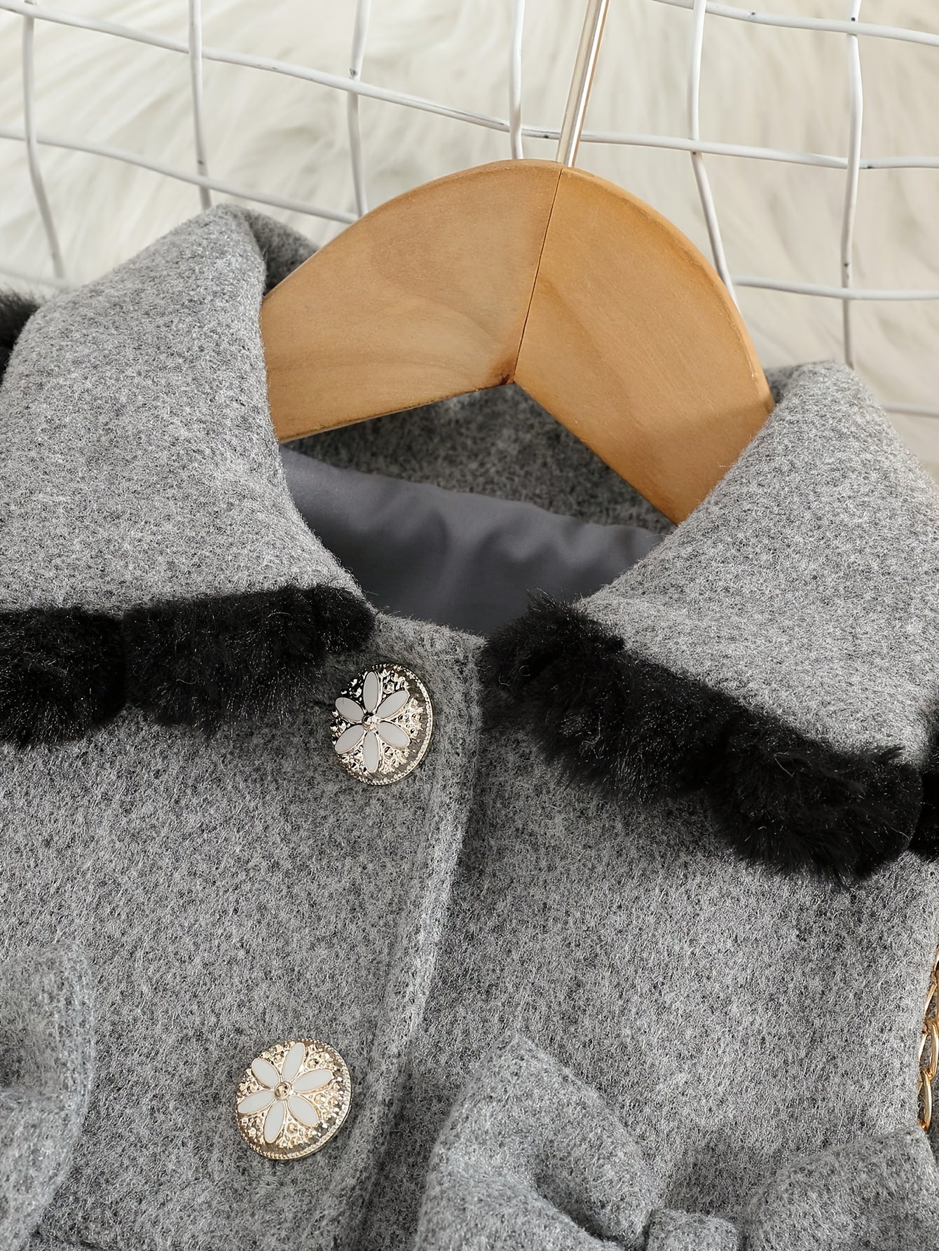 Casaco de Inverno para Bebé Menina com Detalhe de Renda e Laço - Jaqueta com Capuz Forrado em Fleece Macio, Abotoamento Frontal, Punhos Fofos, Quente e Aconchegante para Outono/Inverno, Perfeito para Aniversários e Ocasiões Especiais, Casaco de Bebé Menina, Roupa Infantil de Estação, Roupa de Bebé Elegante, Botões de Pressão Duráveis