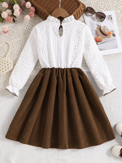 Discover elegance and comfort with our Charming Vintage Dress for girls, perfect for autumn and winter adventures. Explore with Toosly.