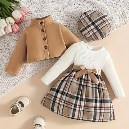 Discover warmth and style with our three-piece set for girls. Perfect for autumn outings. Shop now at Toosly.