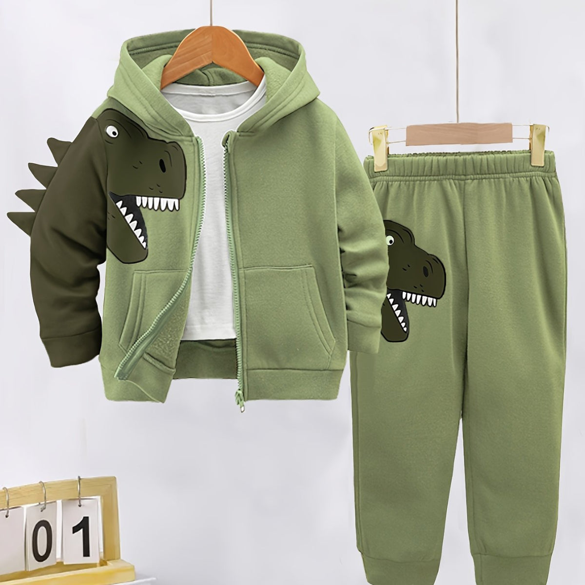 Explore joy and comfort with our Dinosaur Hoodie Set for Kids. Perfect for playful adventures. Toosly: care and safety in every detail.