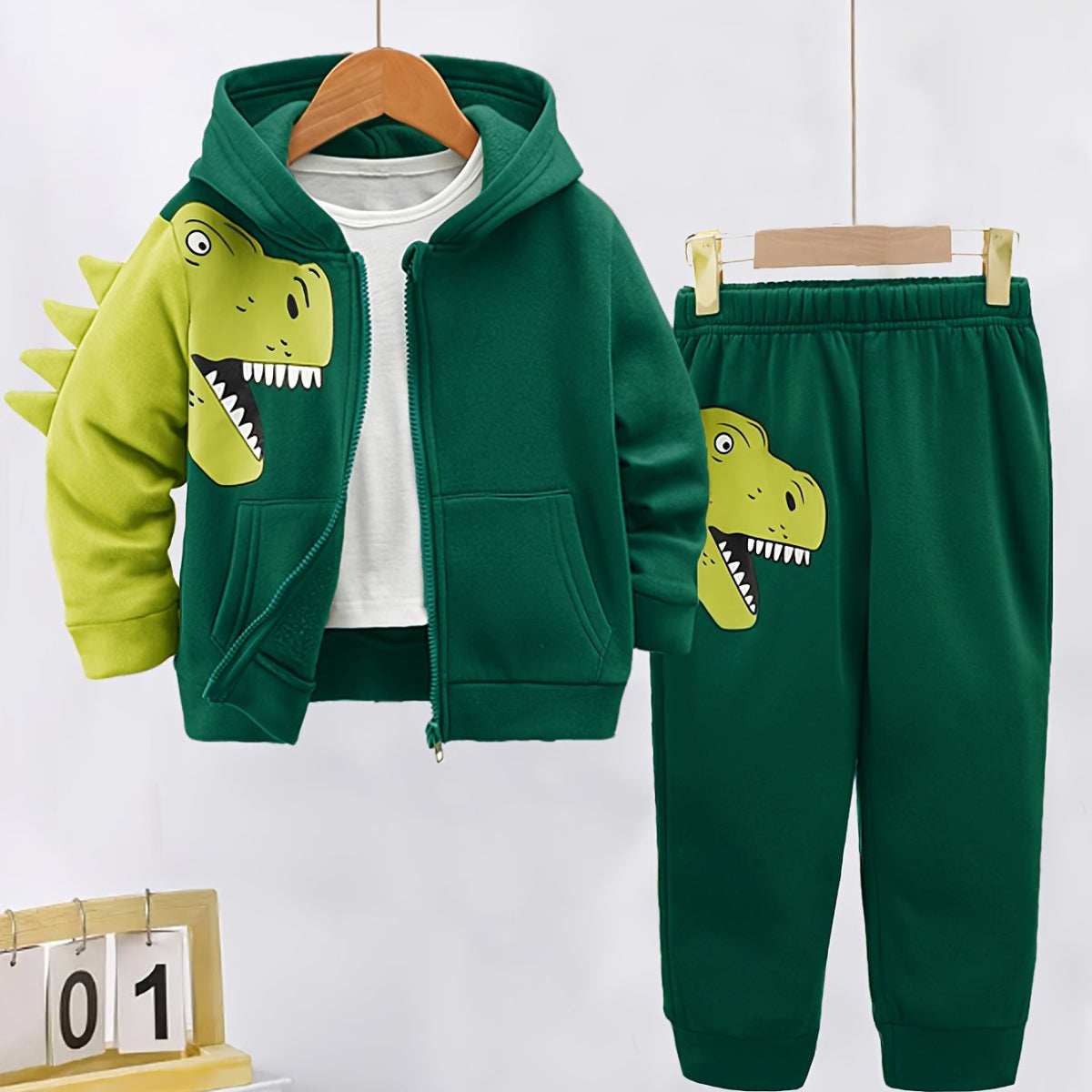 Explore joy and comfort with our Dinosaur Hoodie Set for Kids. Perfect for playful adventures. Toosly: care and safety in every detail.