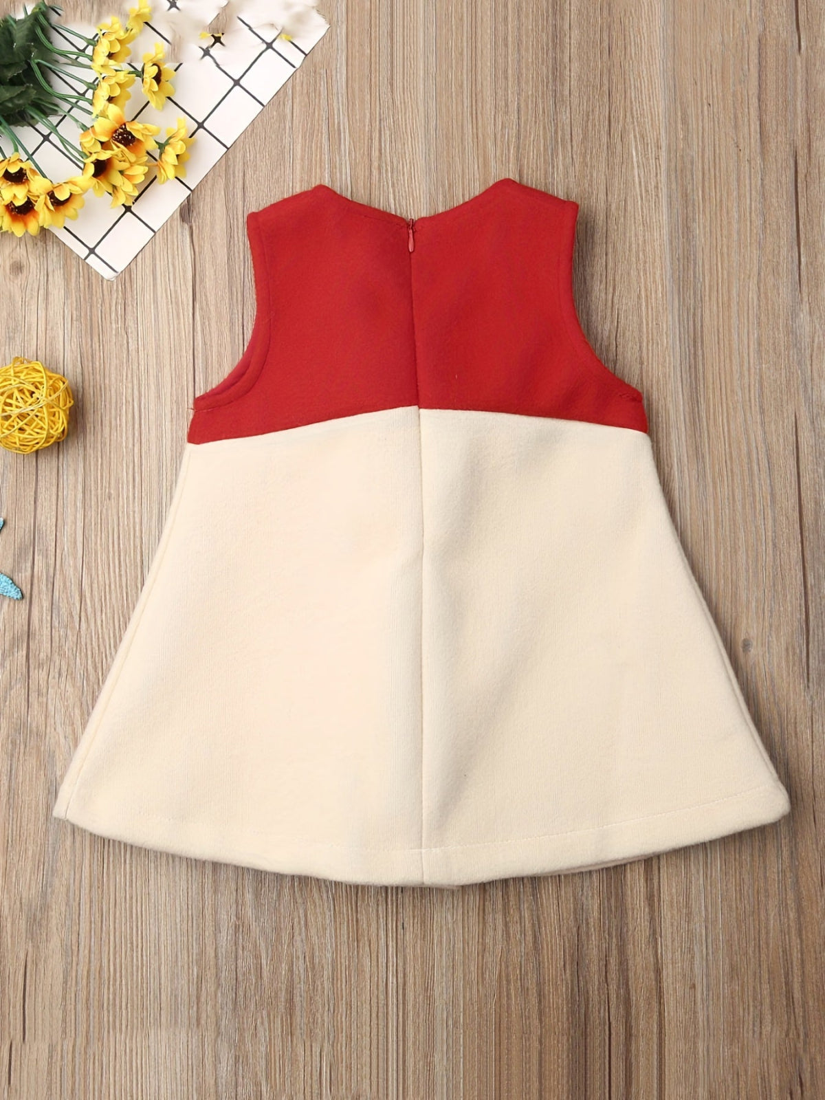 Discover the Charming Reindeer Dress for kids, perfect for festive moments. Comfortable, stylish, and easy to care for. Explore with Toosly.