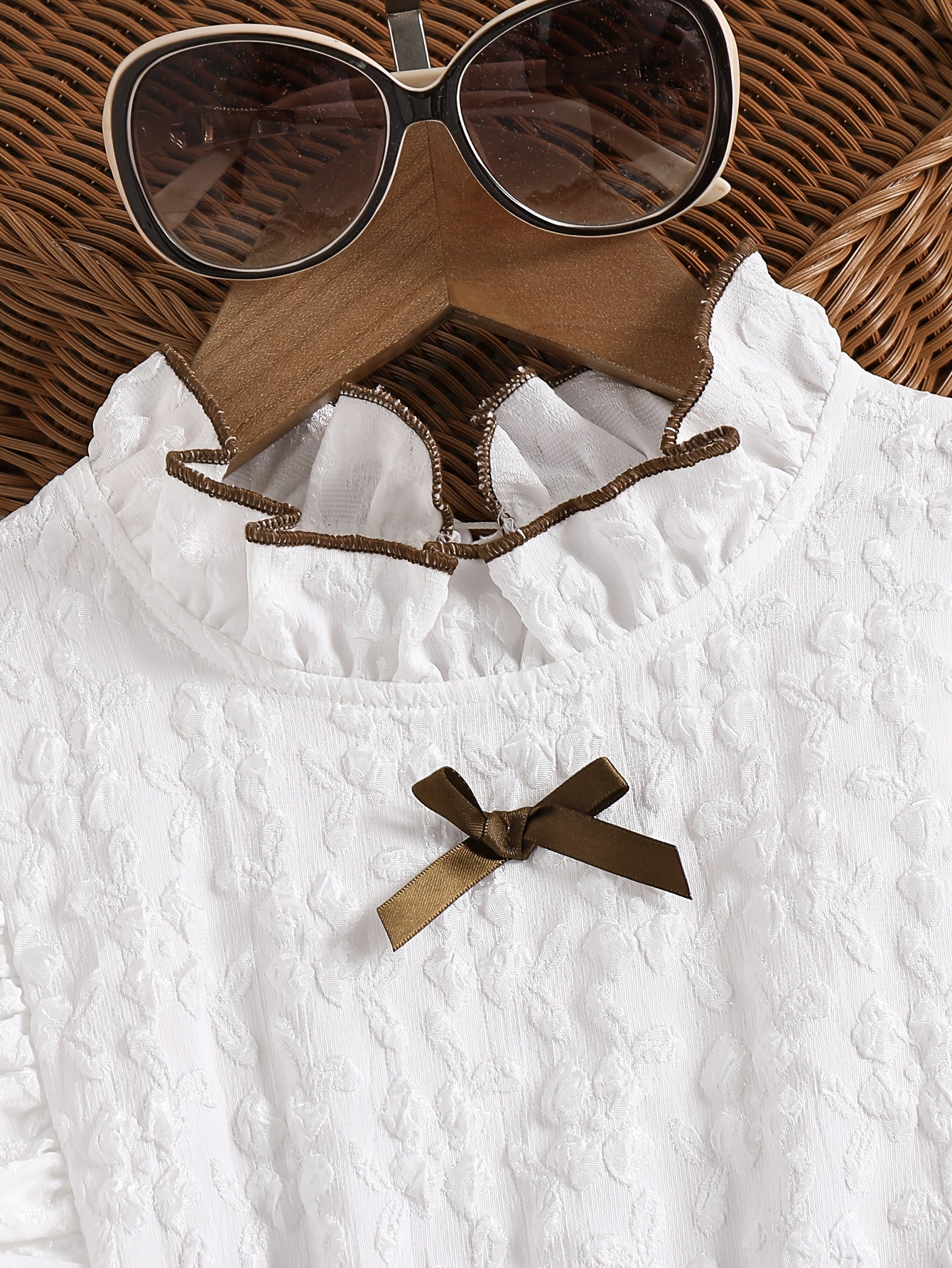 Discover elegance and comfort with our Charming Vintage Dress for girls, perfect for autumn and winter adventures. Explore with Toosly.