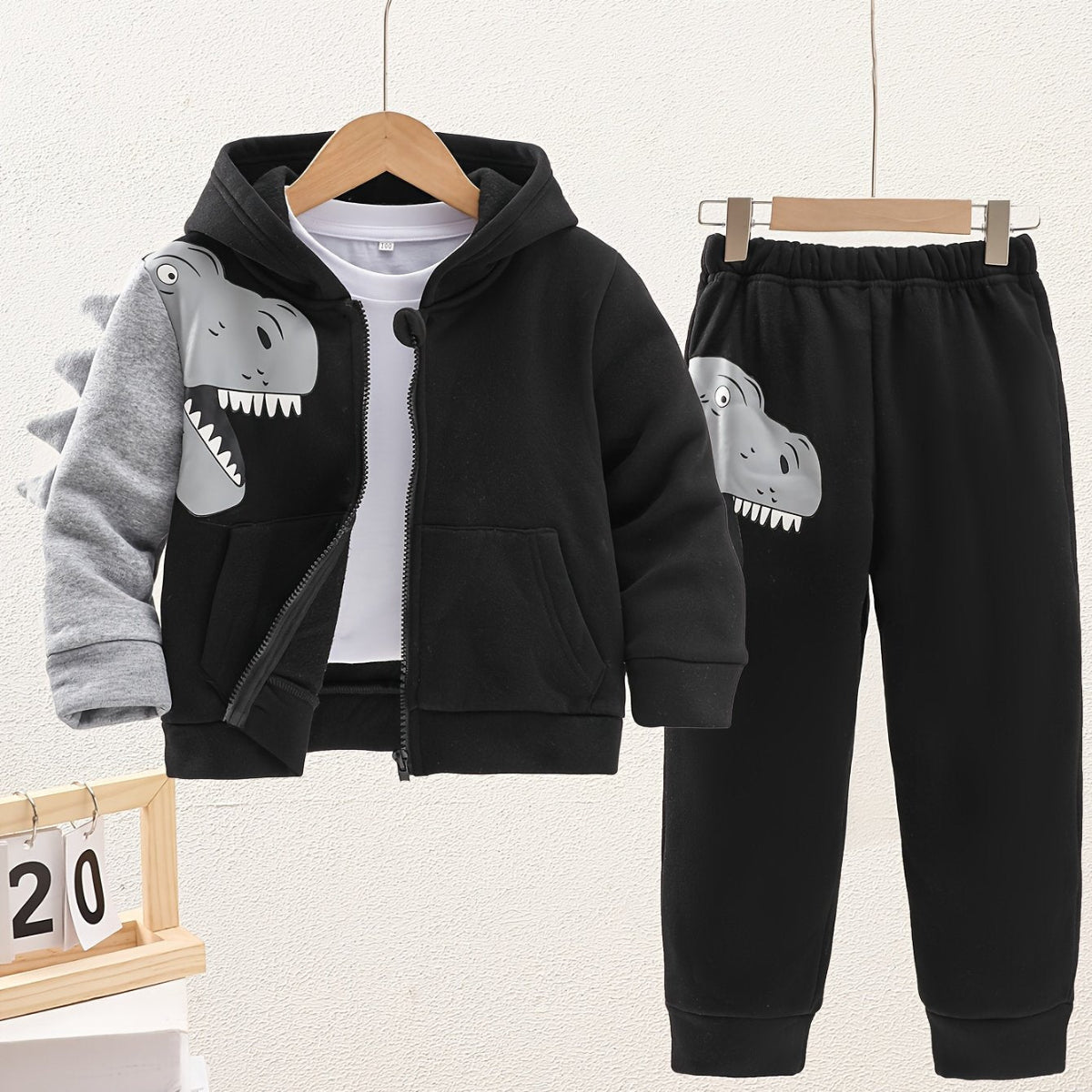 Explore joy and comfort with our Dinosaur Hoodie Set for Kids. Perfect for playful adventures. Toosly: care and safety in every detail.