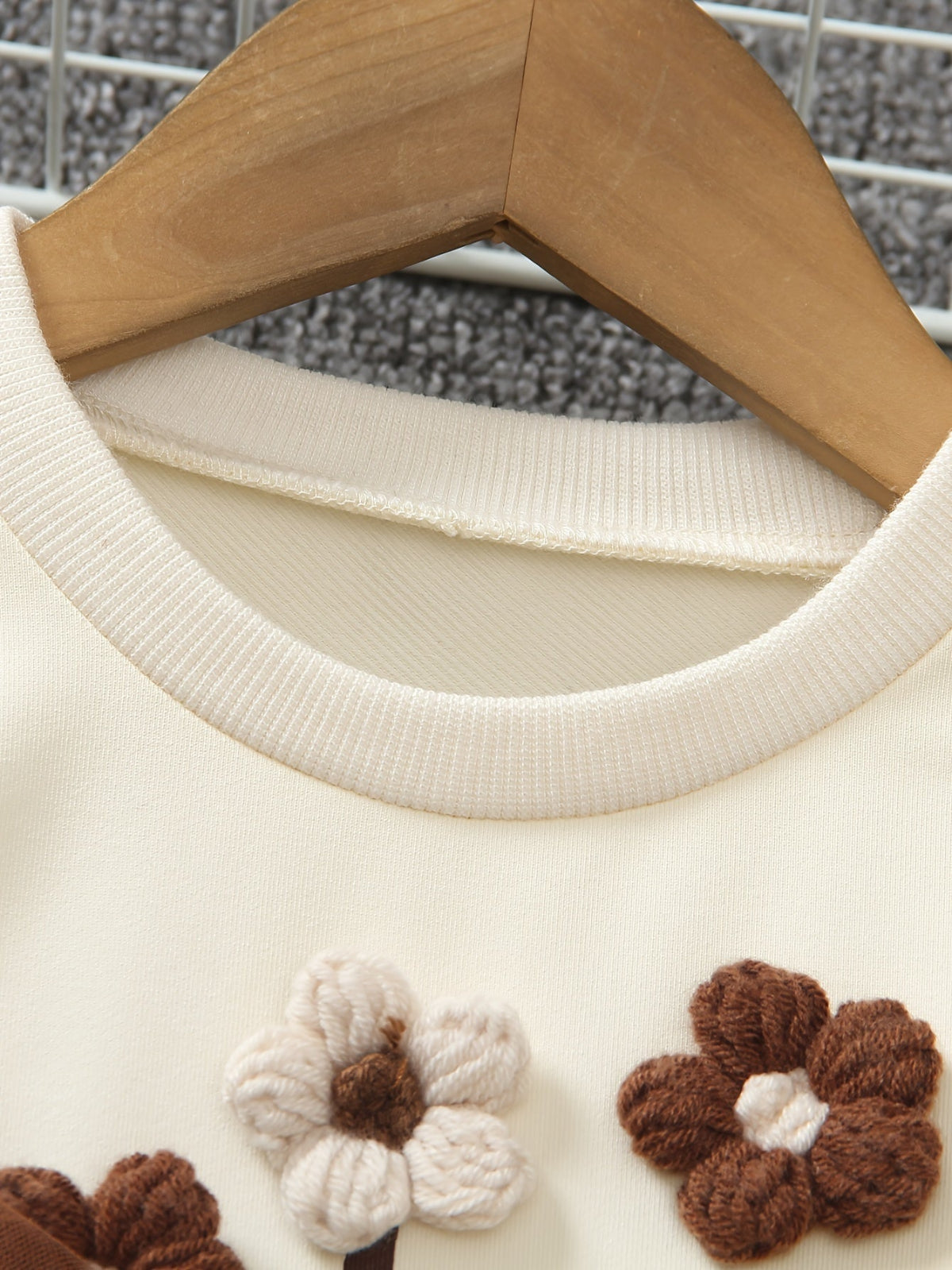 Discover the Charming Floral Embroidered Dress for girls. Perfect for spring and autumn, offering comfort and style for your child.