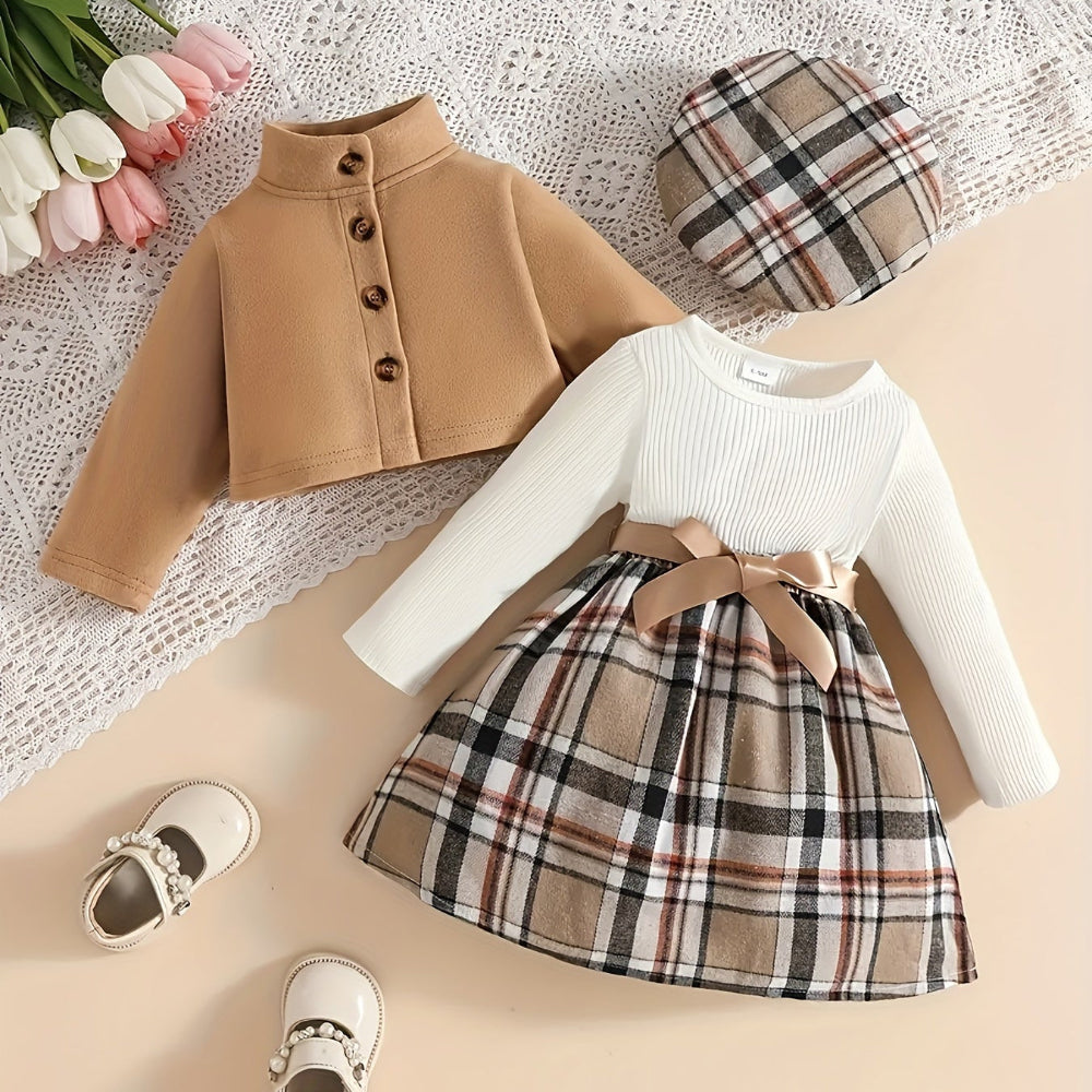 Discover warmth and style with our three-piece set for girls. Perfect for autumn outings. Shop now at Toosly.