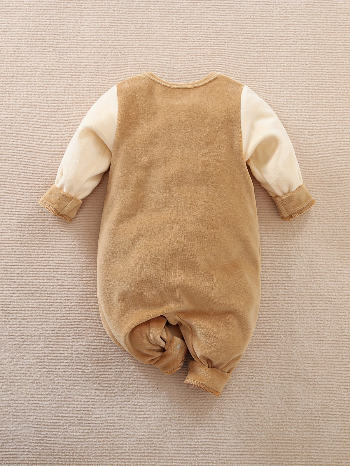 Discover the Cozy Reindeer Baby Jumpsuit at Toosly. Perfect for holiday warmth and fun. Soft, safe, and adorable.