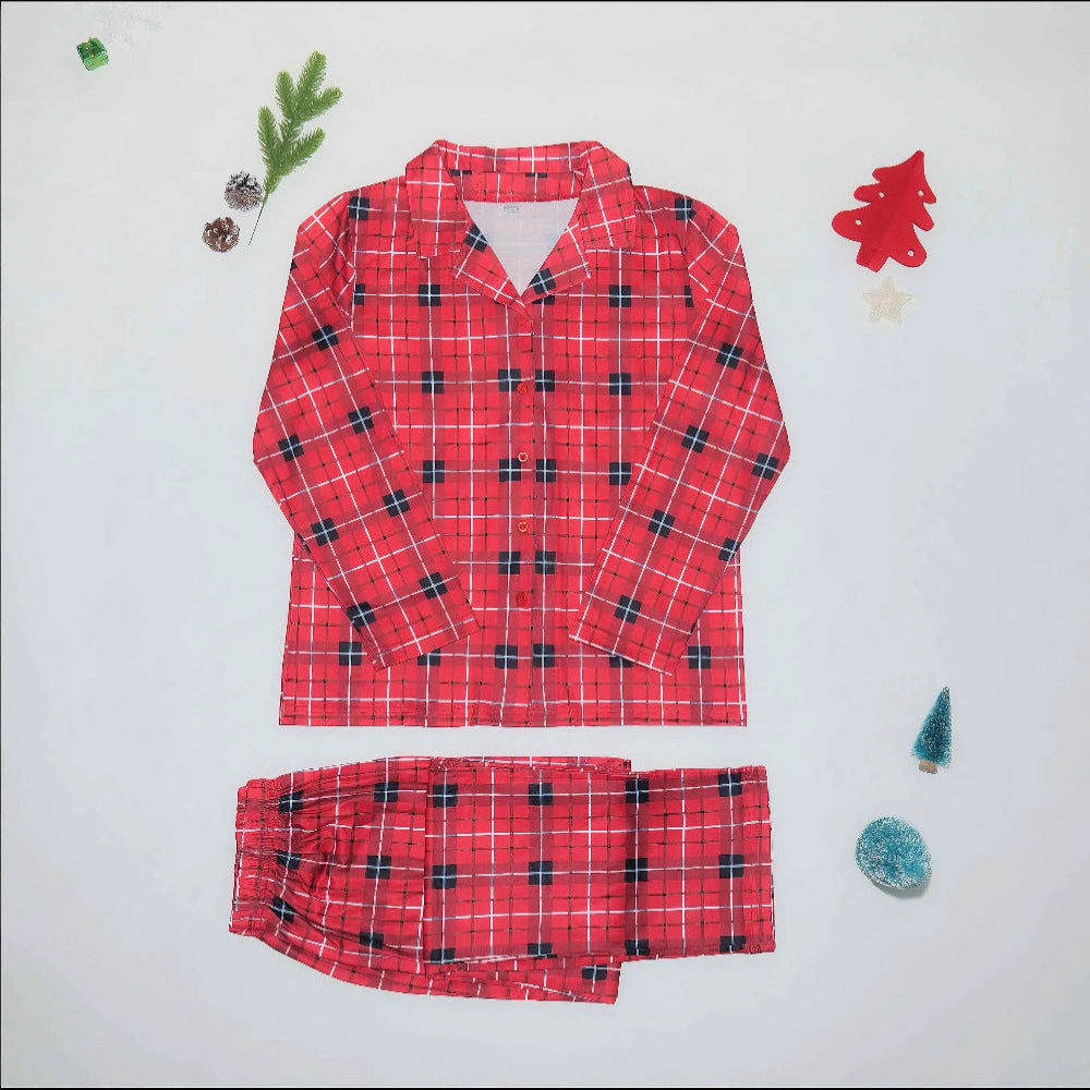 High-quality plaid family Christmas pajamas. Soft button-up set for adults and kids, perfect for cozy winter nights and festive photos.