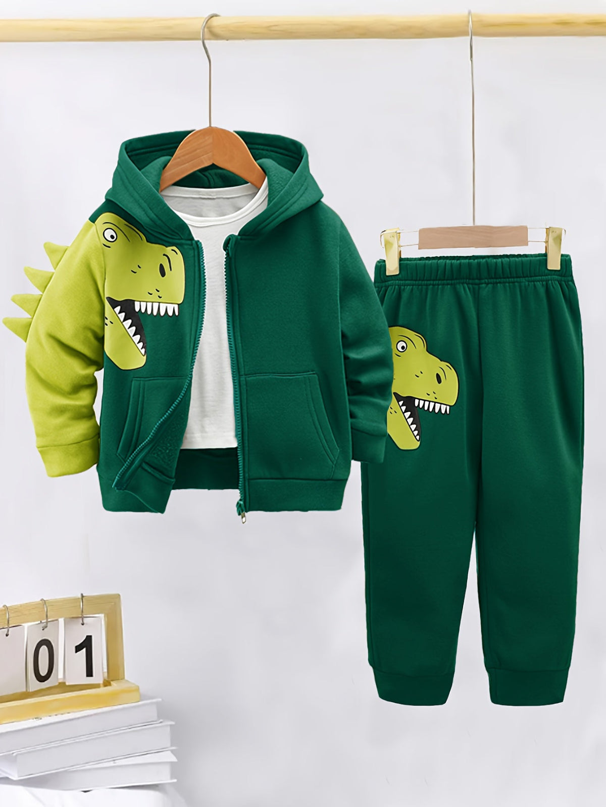 Explore joy and comfort with our Dinosaur Hoodie Set for Kids. Perfect for playful adventures. Toosly: care and safety in every detail.
