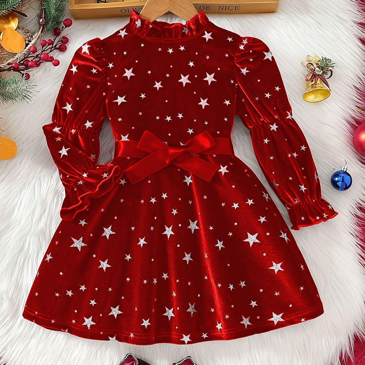 Discover the Starry Velvet Dress for girls. Soft, elegant, and perfect for any occasion. Ideal for parents seeking comfort and style.