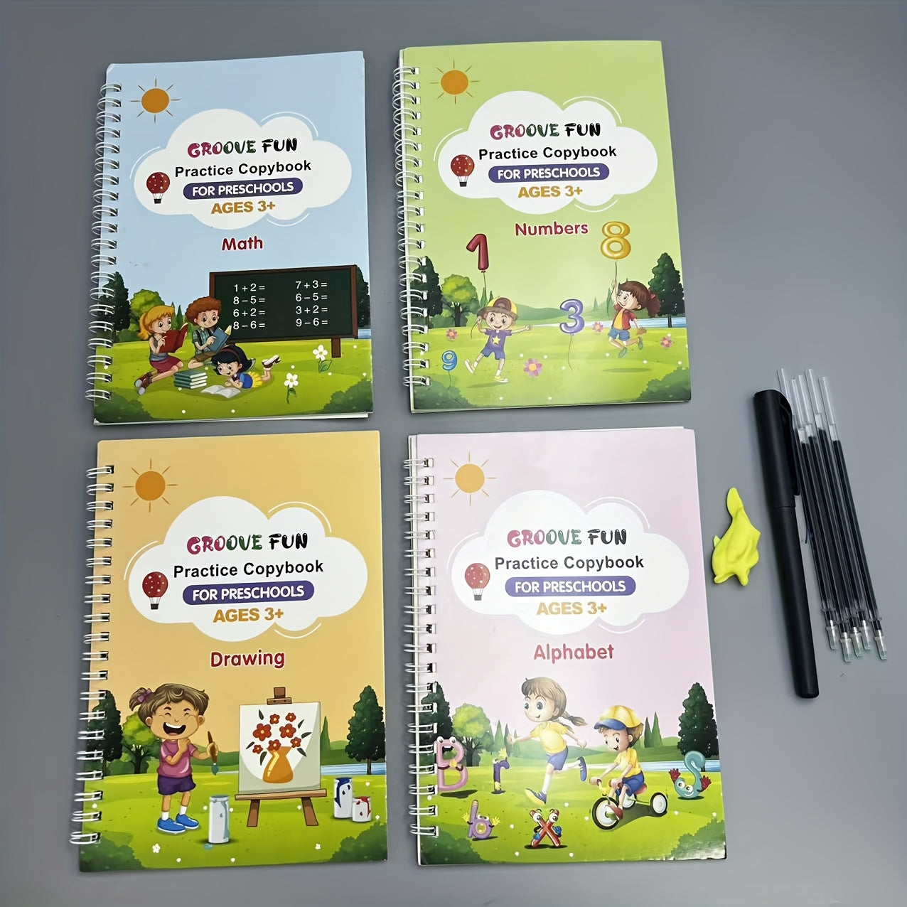 Quatro livros de caligrafia mágica com capa dura para treino de controle (inclui letras + números + desenho + versão matemática + 1 caneta + 5 recargas + suporte para caneta). Esses livros de desenho reutilizáveis são perfeitos como presentes de Natal, aniversário ou material escolar. Projetados