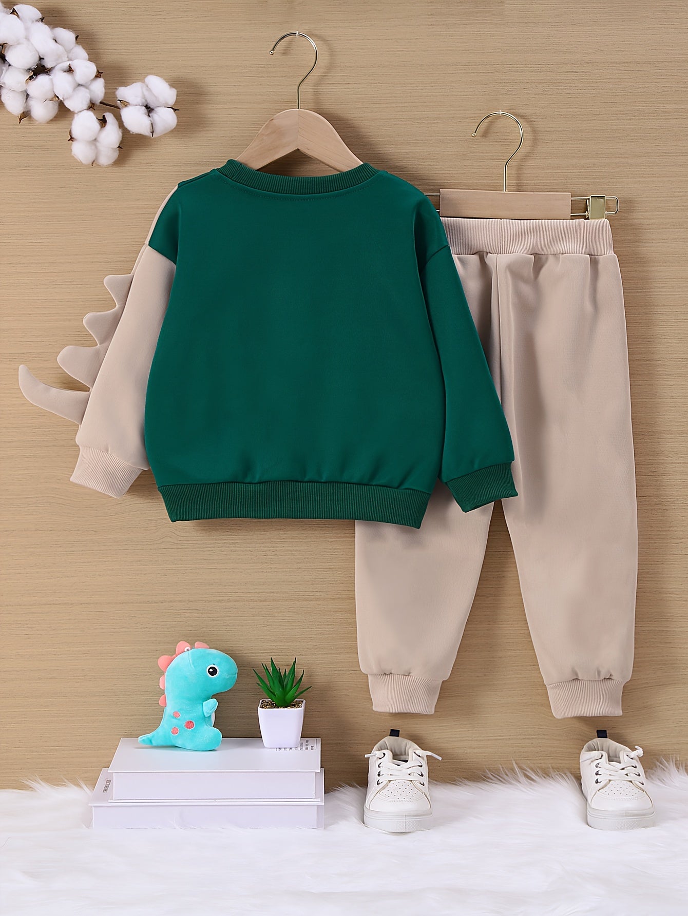Explore comfort and joy with the Cozy Dinosaur Sweatshirt Set for Kids. Perfect for outdoor adventures. Discover more at Toosly.