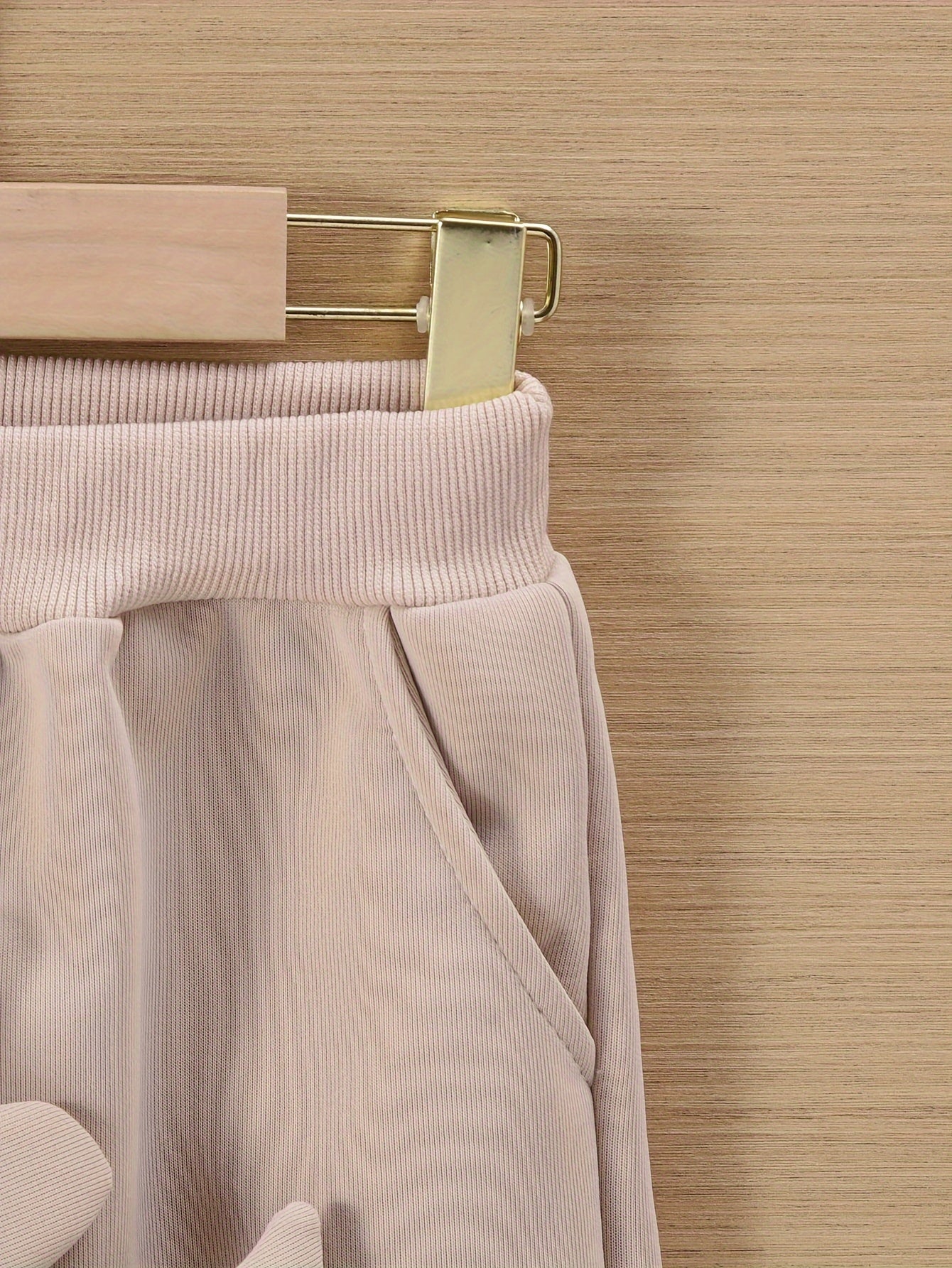 Explore comfort and joy with the Cozy Dinosaur Sweatshirt Set for Kids. Perfect for outdoor adventures. Discover more at Toosly.