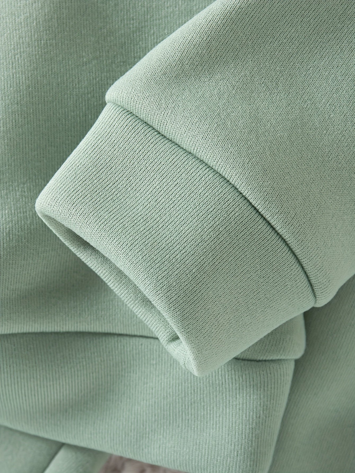 Discover the Cozy Color Block Hoodie Set for Boys from Toosly. Perfect for autumn and winter, this set offers warmth and style. Shop now!