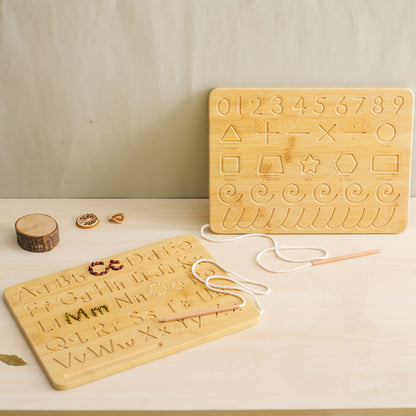 Placa Educativa de Madeira com Alfabeto e Números para Crianças Pequenas | Ferramenta de Aprendizagem Multifuncional com Letras e Números Ranurados | Cor Caqui | Inclui Cordão para Pendurar | Ideal para o Desenvolvimento da Infância | Presente Perfeito para Natal, Halloween, Aniversários, Brincadeiras Educacionais | Placa de Alfabeto Gravada | Feita com Cuidado