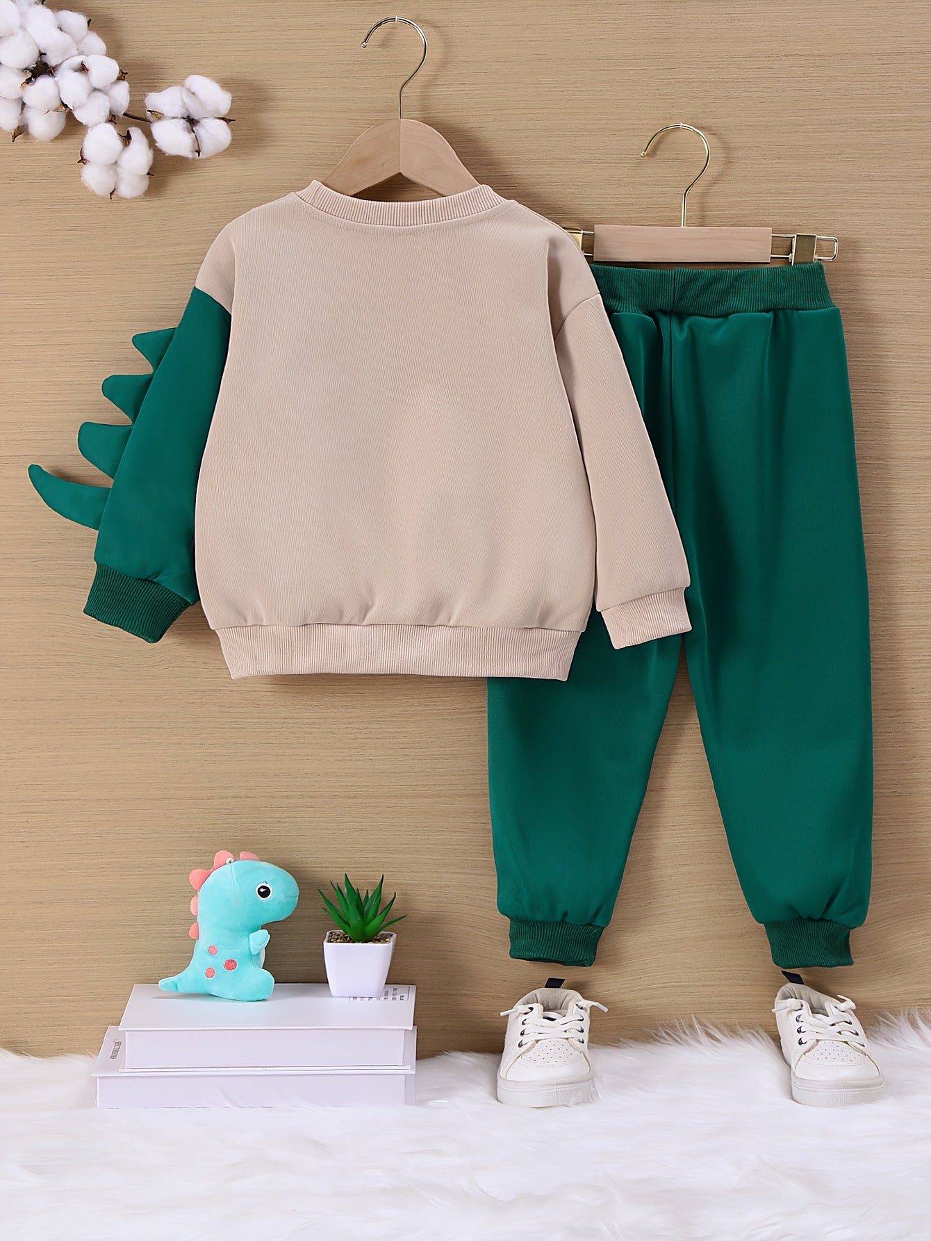 Explore comfort and joy with the Cozy Dinosaur Sweatshirt Set for Kids. Perfect for outdoor adventures. Discover more at Toosly.