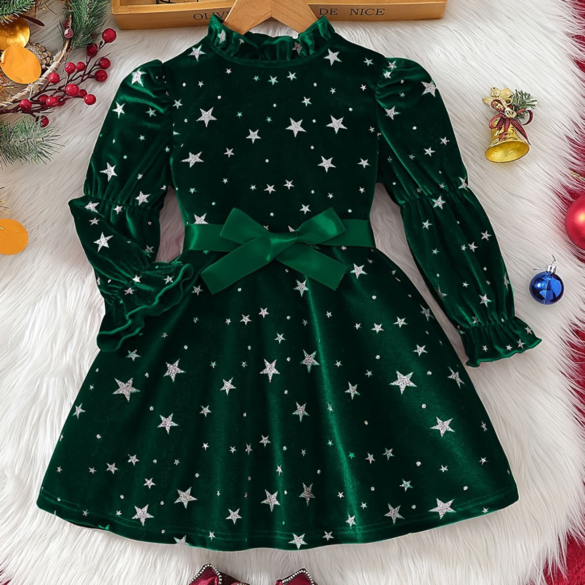 Discover the Starry Velvet Dress for girls. Soft, elegant, and perfect for any occasion. Ideal for parents seeking comfort and style.
