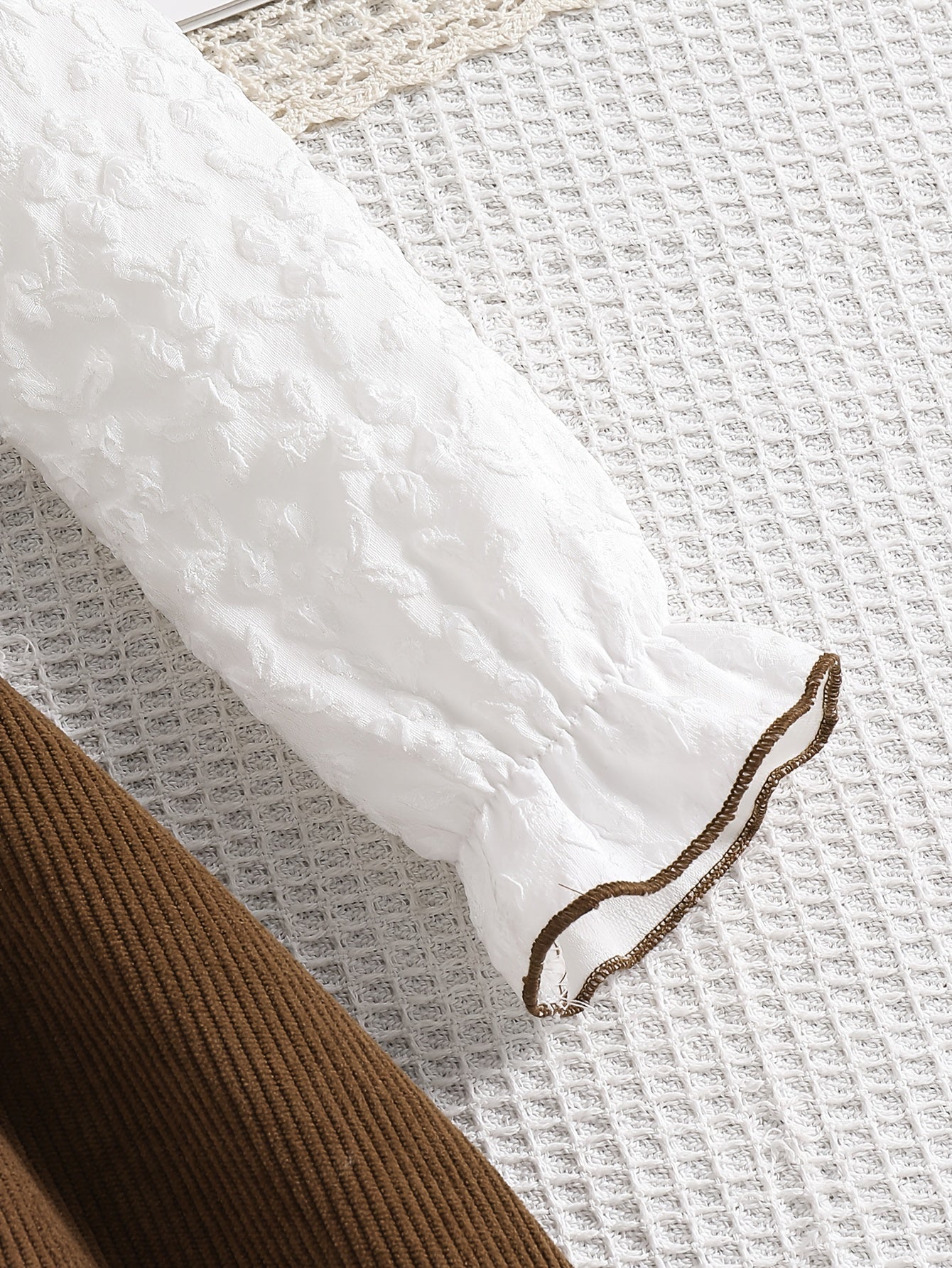 Discover elegance and comfort with our Charming Vintage Dress for girls, perfect for autumn and winter adventures. Explore with Toosly.