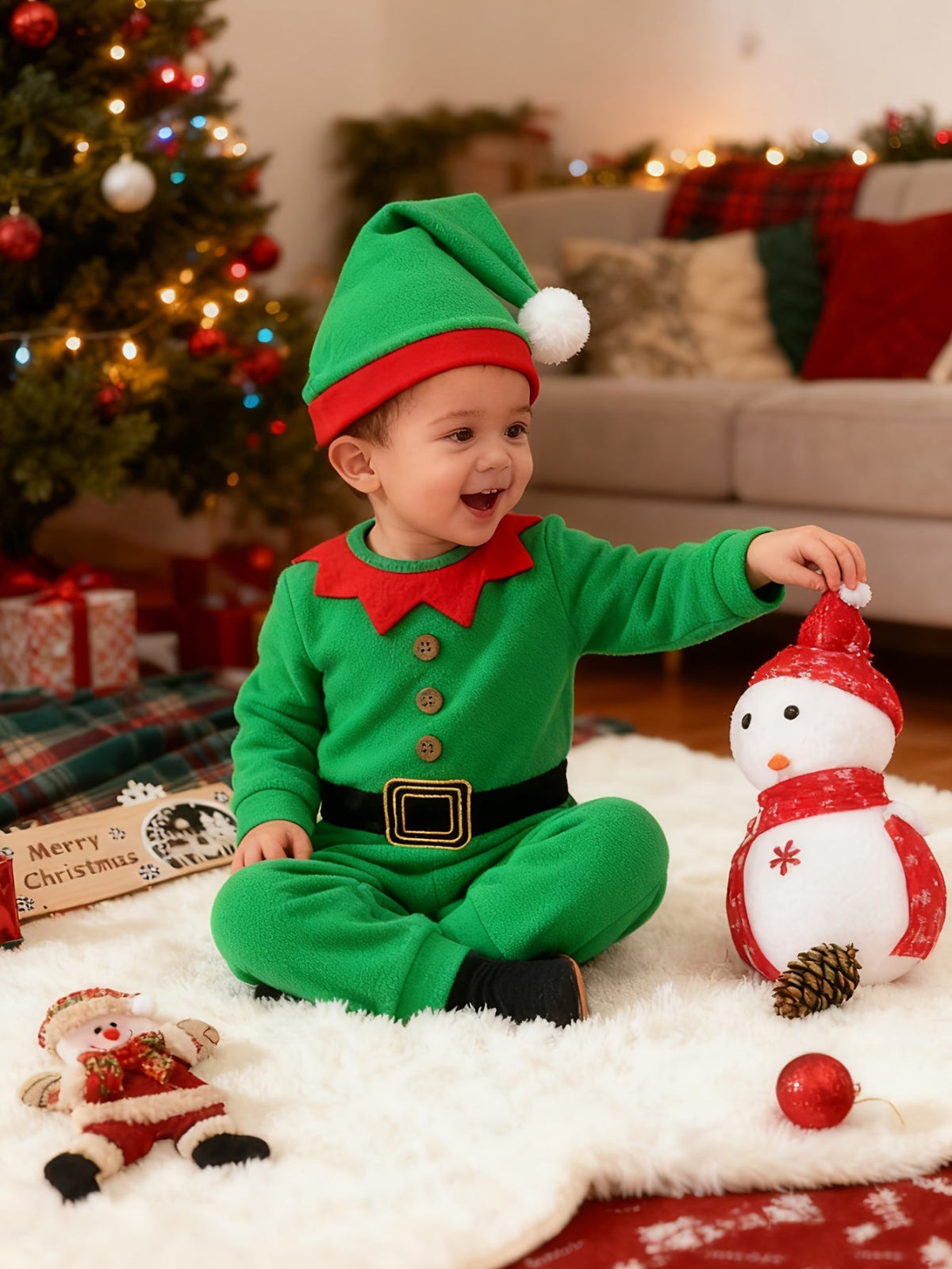 Discover the Cozy Christmas Elf Outfit for Kids. Perfect for warmth and festive fun. Ideal for ages 0-3. Toosly: care and safety in every detail.