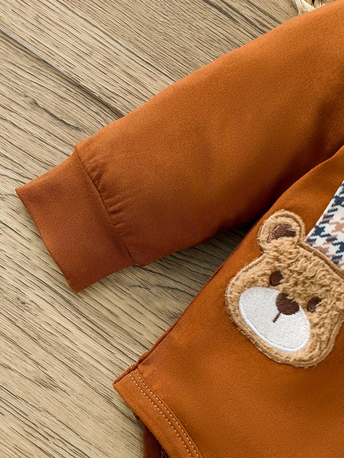 Discover the Adorable Teddy Bear Baby Outfit Set at Toosly. Soft, charming, and perfect for every season. Ensure your baby's comfort and joy.
