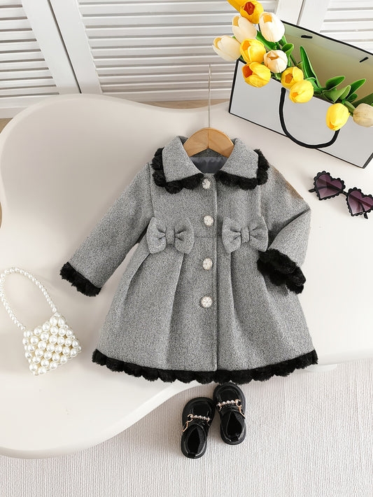 Casaco de Inverno para Bebé Menina com Detalhe de Renda e Laço - Jaqueta com Capuz Forrado em Fleece Macio, Abotoamento Frontal, Punhos Fofos, Quente e Aconchegante para Outono/Inverno, Perfeito para Aniversários e Ocasiões Especiais, Casaco de Bebé Menina, Roupa Infantil de Estação, Roupa de Bebé Elegante, Botões de Pressão Duráveis