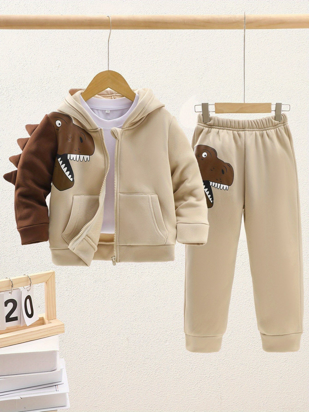 Explore joy and comfort with our Dinosaur Hoodie Set for Kids. Perfect for playful adventures. Toosly: care and safety in every detail.