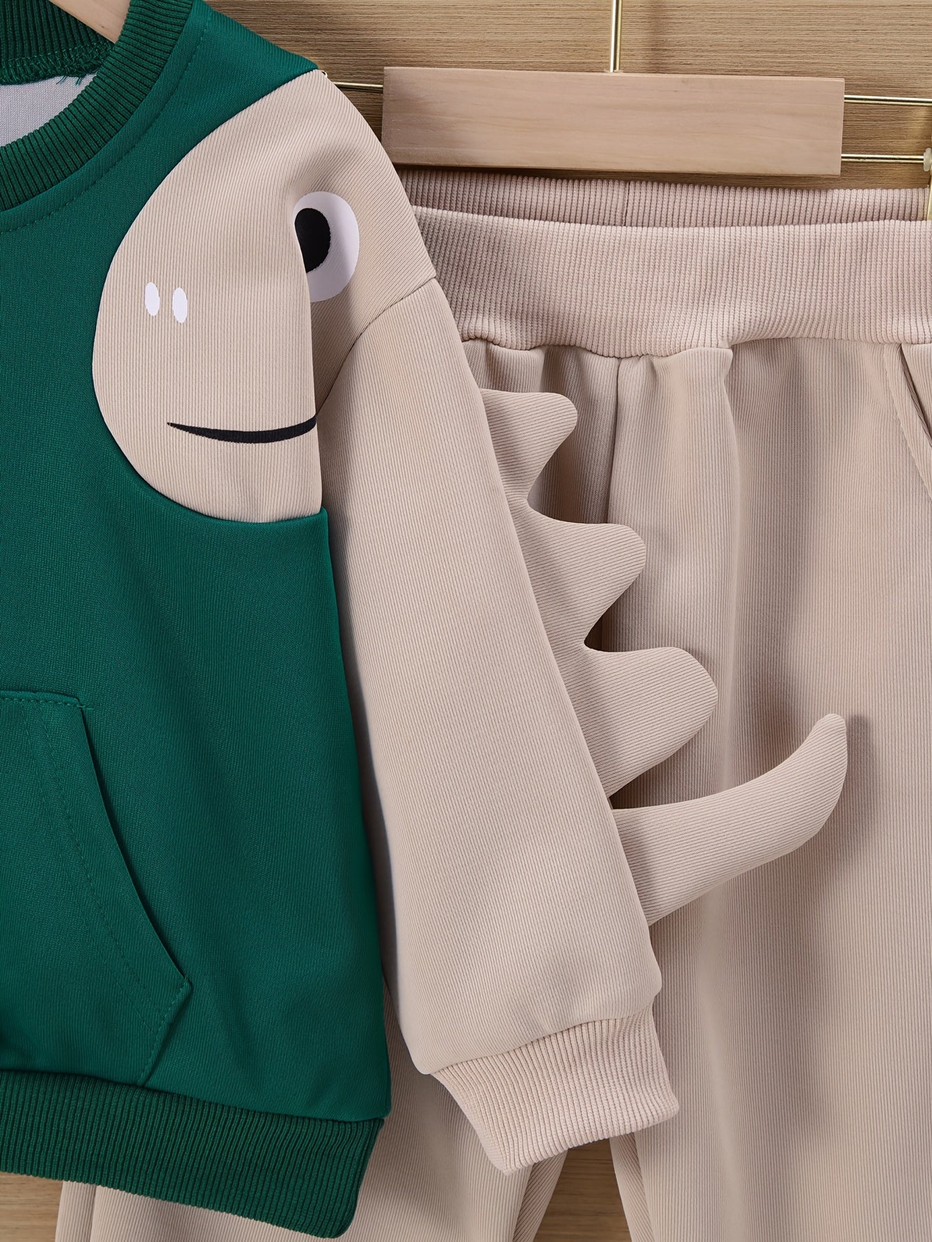 Explore comfort and joy with the Cozy Dinosaur Sweatshirt Set for Kids. Perfect for outdoor adventures. Discover more at Toosly.