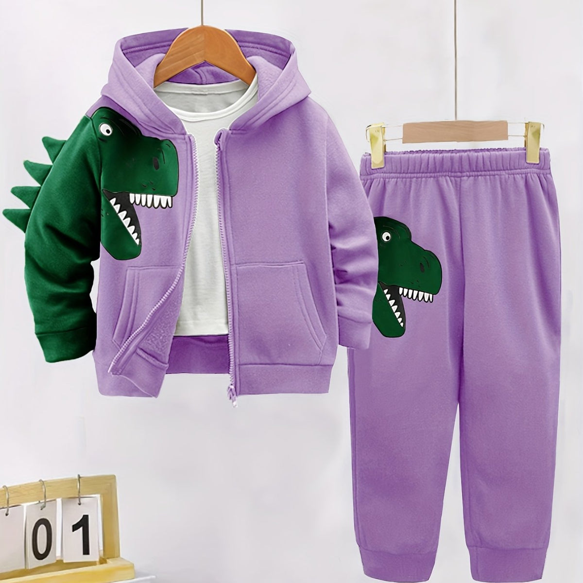 Explore joy and comfort with our Dinosaur Hoodie Set for Kids. Perfect for playful adventures. Toosly: care and safety in every detail.